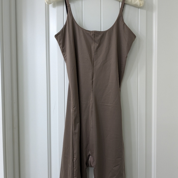 SPANXshape Invisible Open-Bust Mid-Thigh Bodysuit size L Reversible - Picture 5 of 8